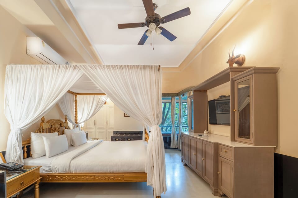 Royal Salute Suite | Egyptian cotton sheets, premium bedding, memory foam beds, minibar