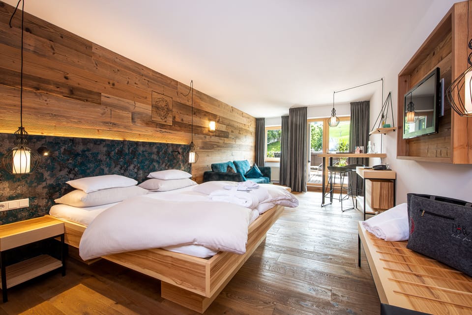 Junior Studio Suite (Superior) | Premium bedding, down comforters, in-room safe, individually decorated