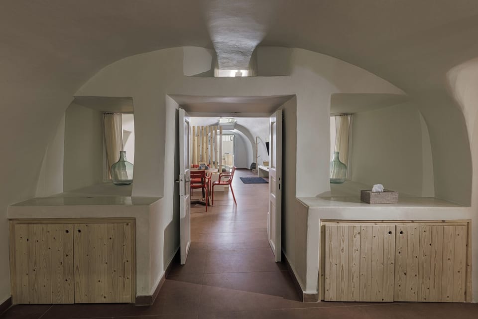 Canava Cave with Jacuzzi | Egyptian cotton sheets, premium bedding, minibar, in-room safe