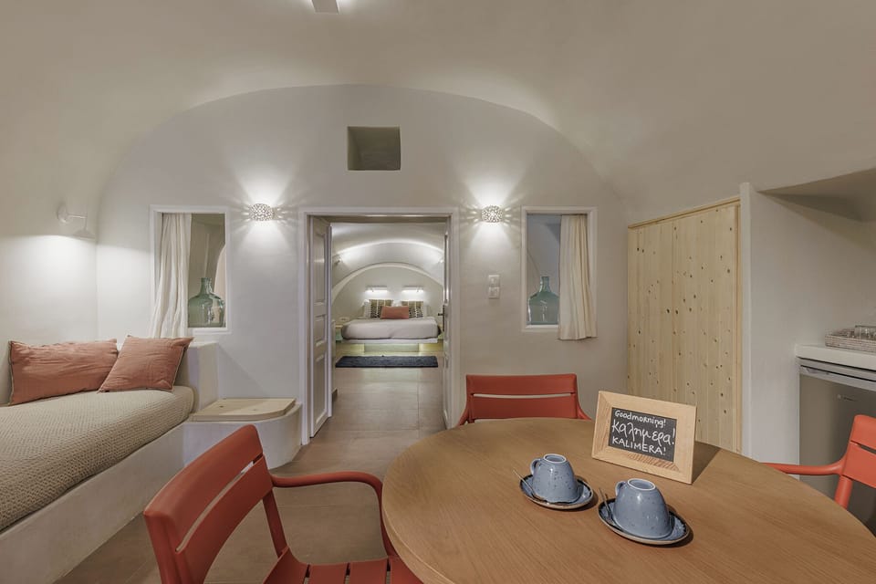 Canava Cave with Jacuzzi | Egyptian cotton sheets, premium bedding, minibar, in-room safe