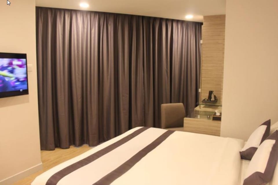 In-room safe, desk, iron/ironing board, free WiFi