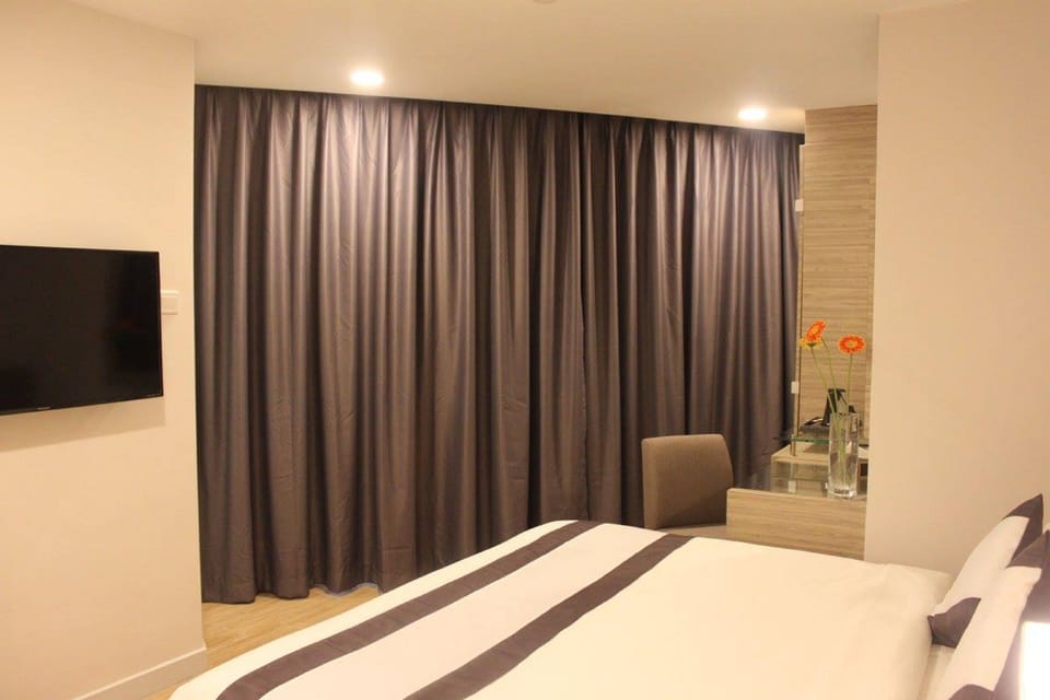 In-room safe, desk, iron/ironing board, free WiFi