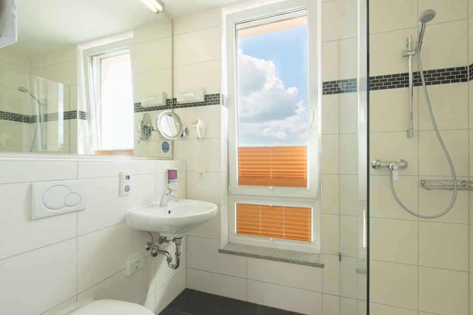Comfort Single Room | Bathroom | Shower, hair dryer, towels, soap