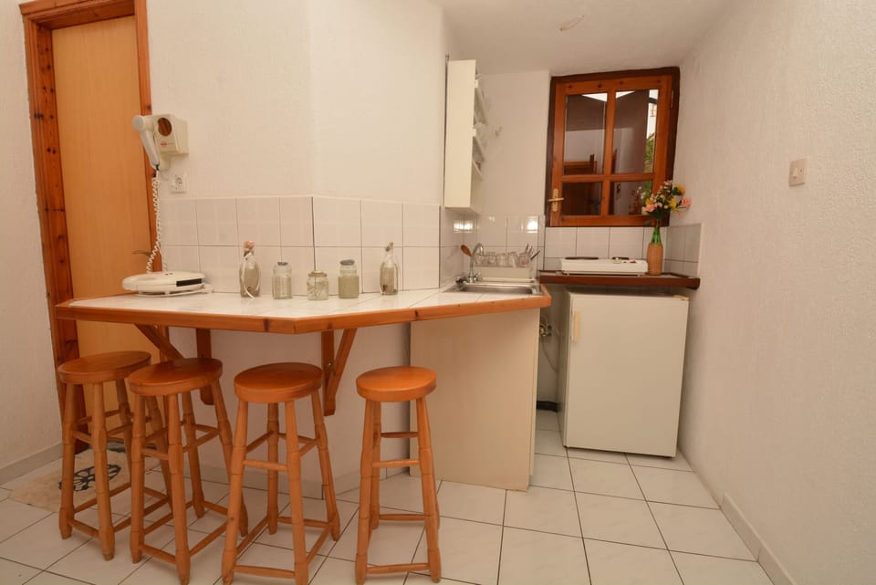 Family Apartment, 2 Bedrooms, Sea View | Private kitchenette | Fridge, stovetop, coffee/tea maker, electric kettle