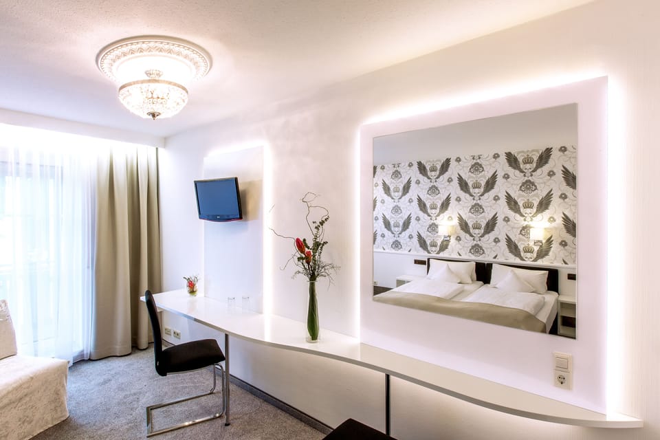 Deluxe Double or Twin Room | Individually decorated, individually furnished, desk, laptop workspace