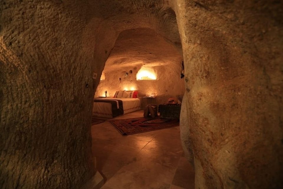 Suite, Jetted Tub (Cave) | Minibar, desk, cribs (free), WiFi (free)