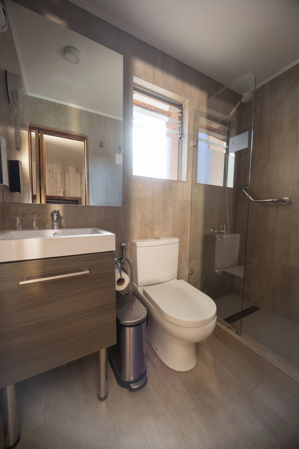 Standard Double Room, 1 King Bed | Bathroom | Shower, eco-friendly toiletries, towels