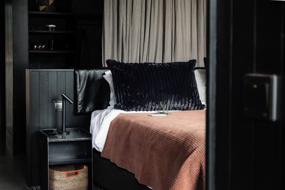 Premium bedding, down comforters, minibar, in-room safe