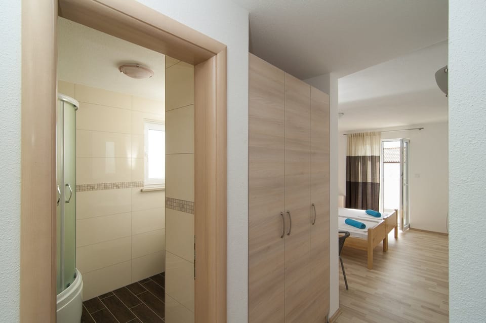 Soundproofing, rollaway beds, free WiFi