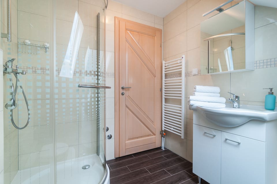 Shower, towels