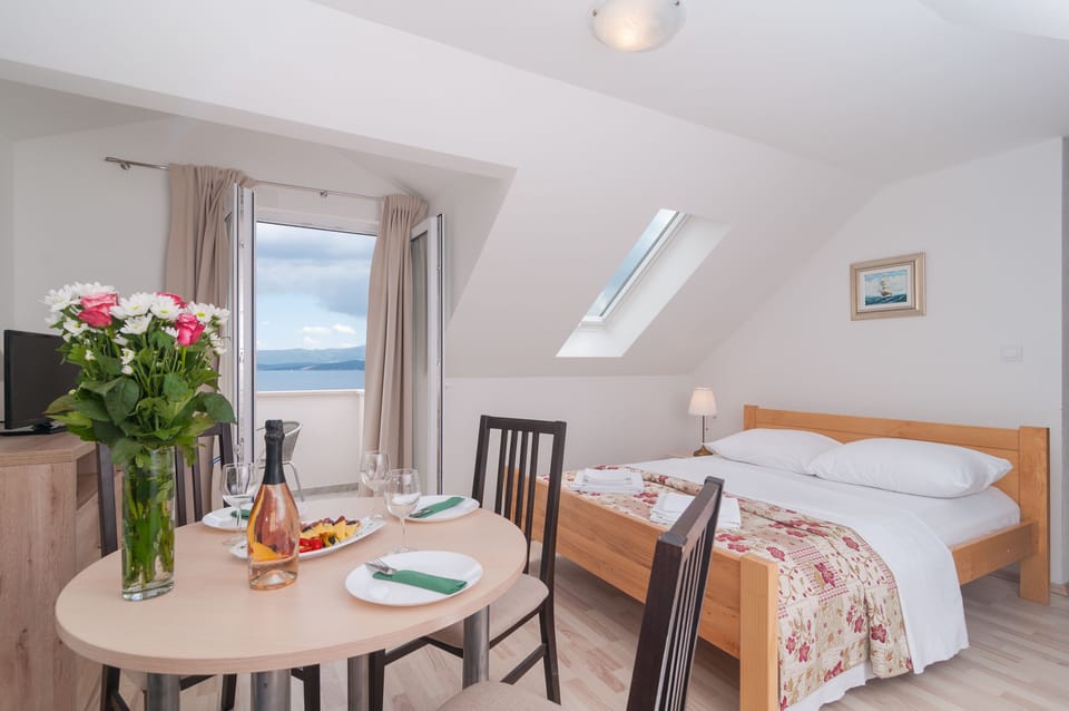 Soundproofing, rollaway beds, free WiFi