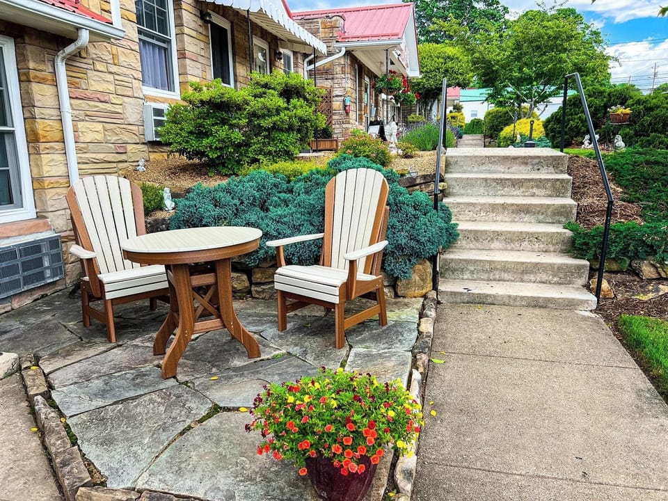 Room, 1 King Bed | Terrace/patio