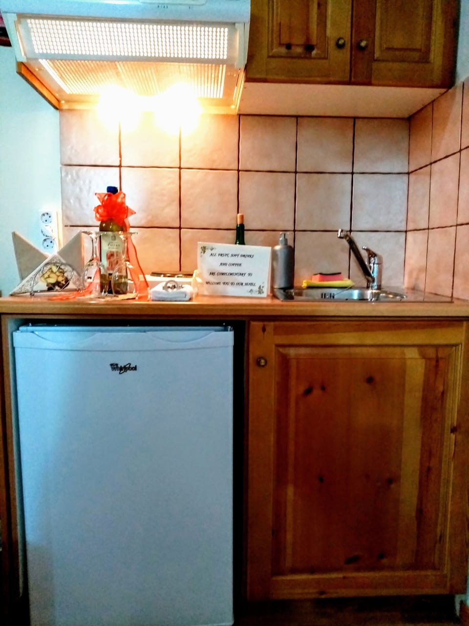 Fridge, coffee/tea maker, electric kettle, paper towels