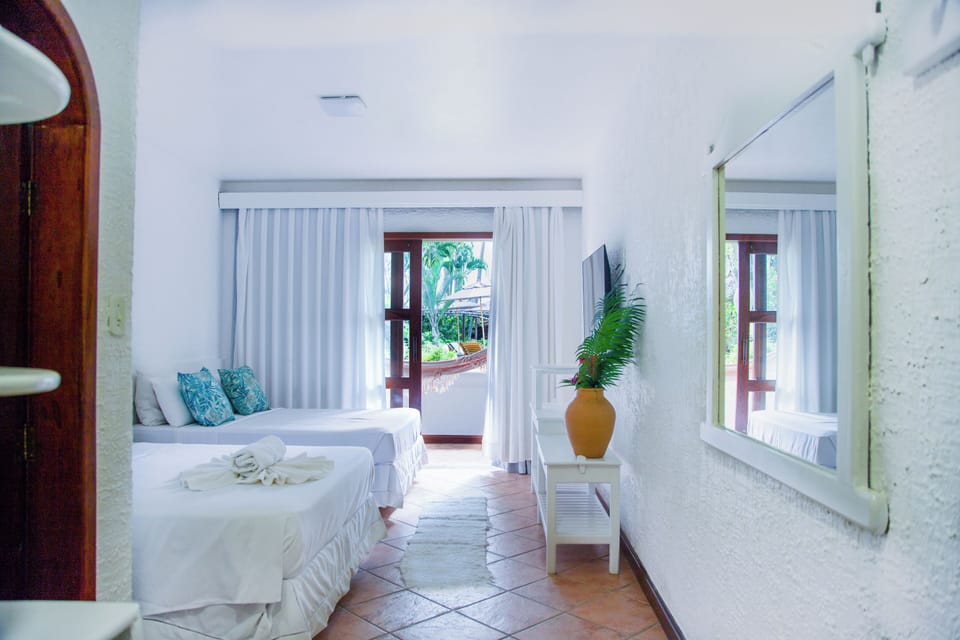 Suíte Luxo frente piscina Térreo | Free WiFi, bed sheets