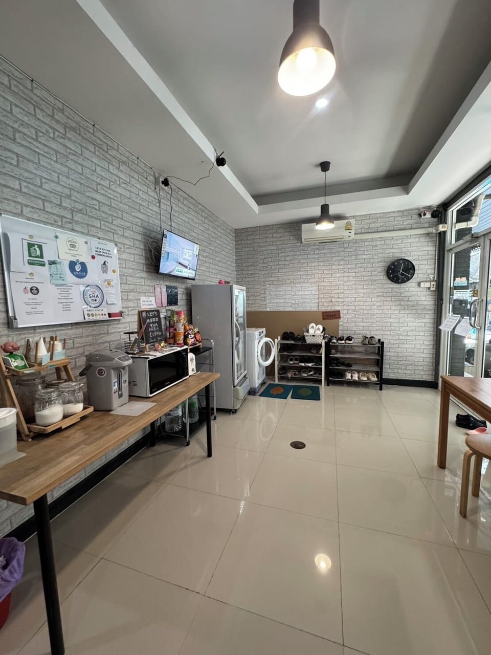 Lobby lounge
