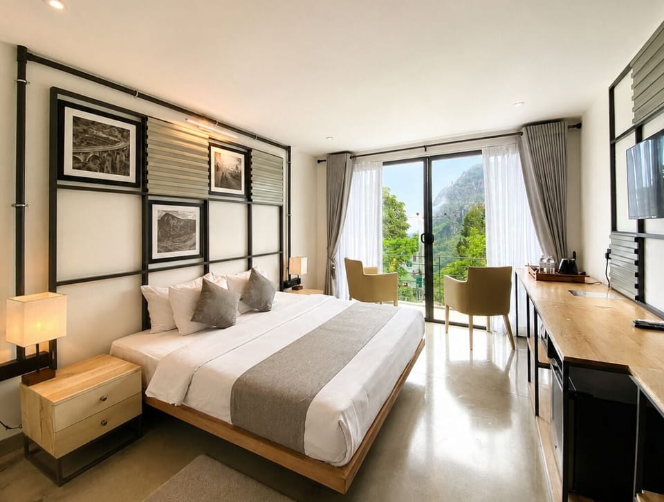 Deluxe Double Room | Premium bedding, minibar, in-room safe, desk