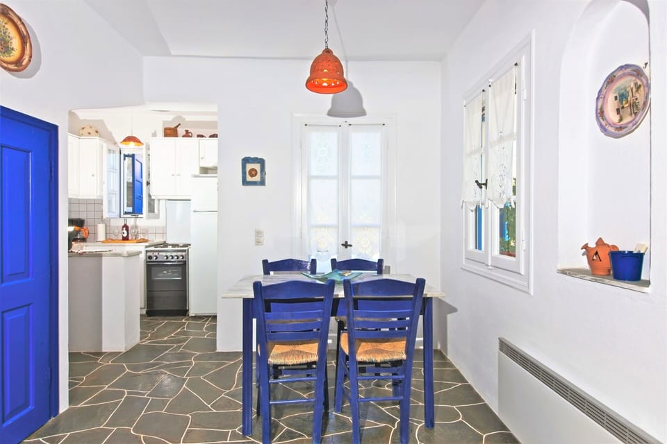 Traditional House, 2 Bedrooms | In-room dining