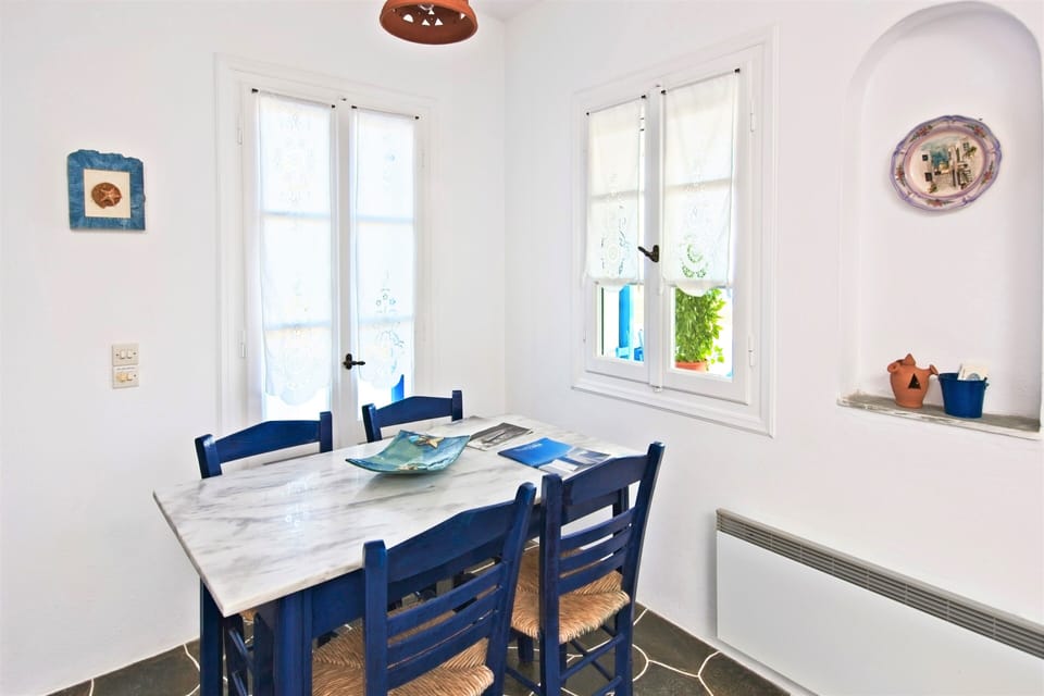 Traditional House, 2 Bedrooms | In-room dining