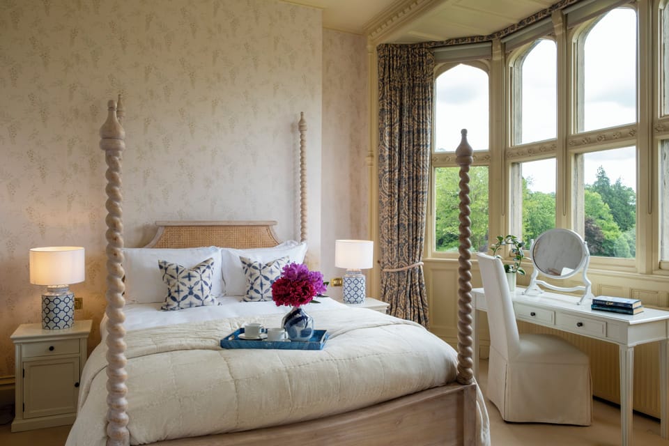Luxury Suite | Desk, free WiFi, bed sheets