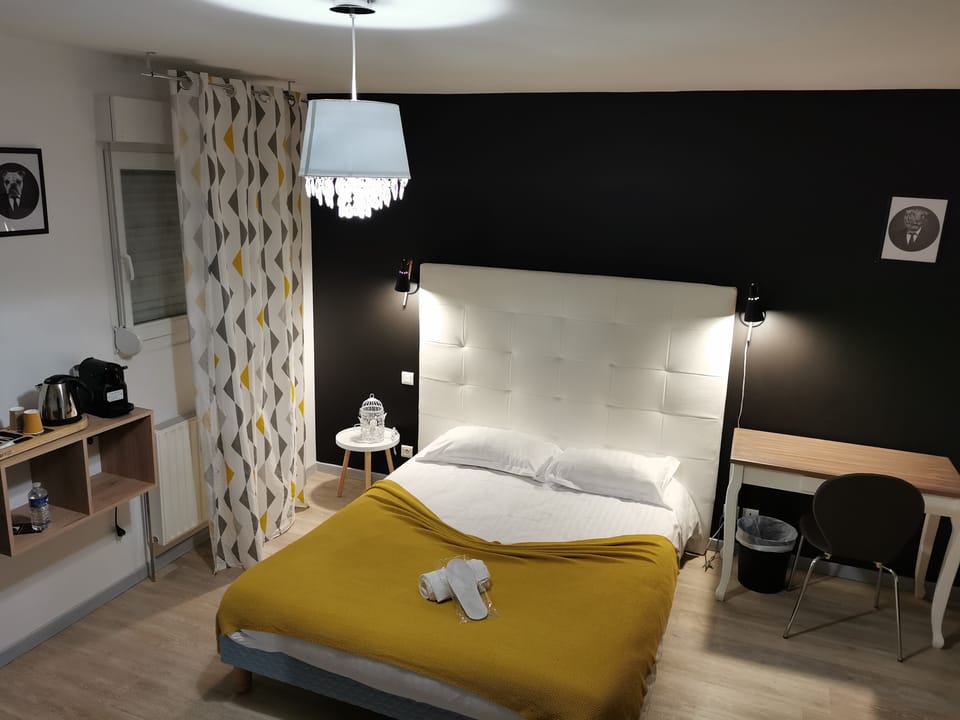 WiFi (free), bed sheets