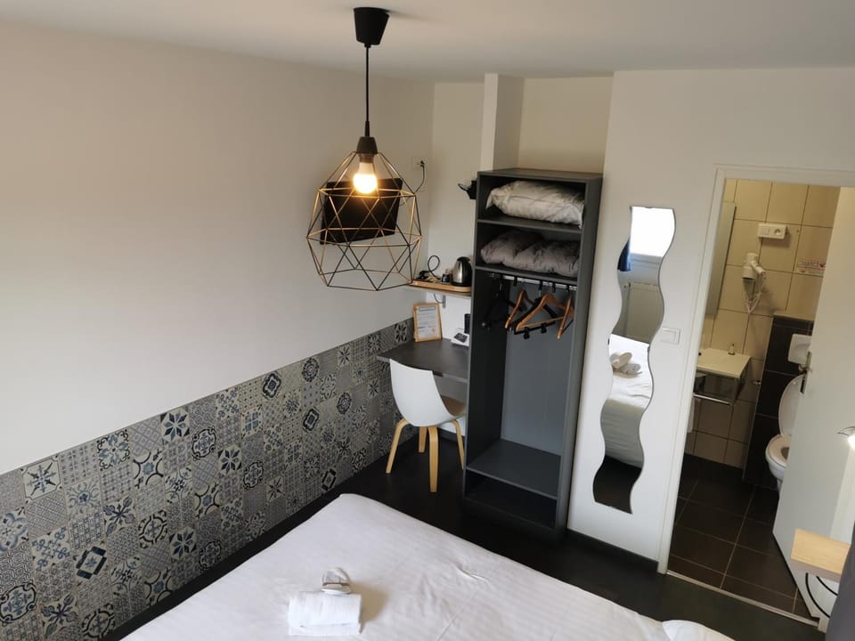 WiFi (free), bed sheets