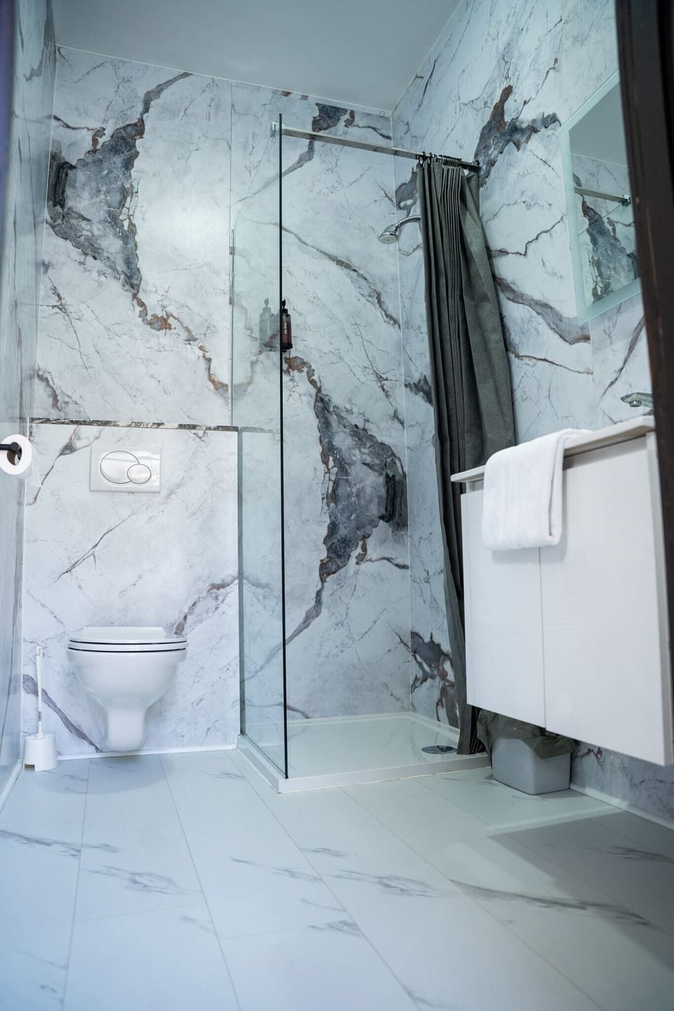 Standard Double Room | Bathroom shower