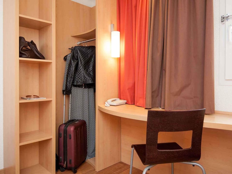 In-room safe, desk, soundproofing, iron/ironing board