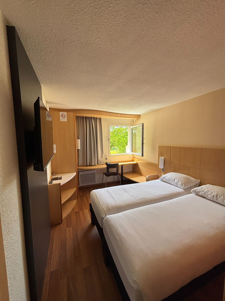 Standard Room, 2 Twin Beds | In-room safe, desk, soundproofing, iron/ironing board