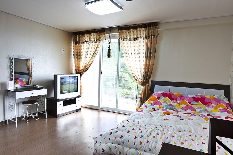 White Couple Room | 1 bedroom, premium bedding, soundproofing, free WiFi