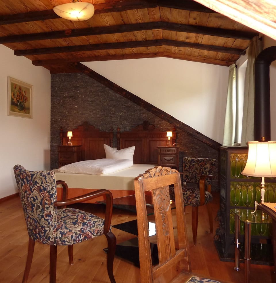 Alfred Schmidt Room | Desk, soundproofing, WiFi (free), bed sheets
