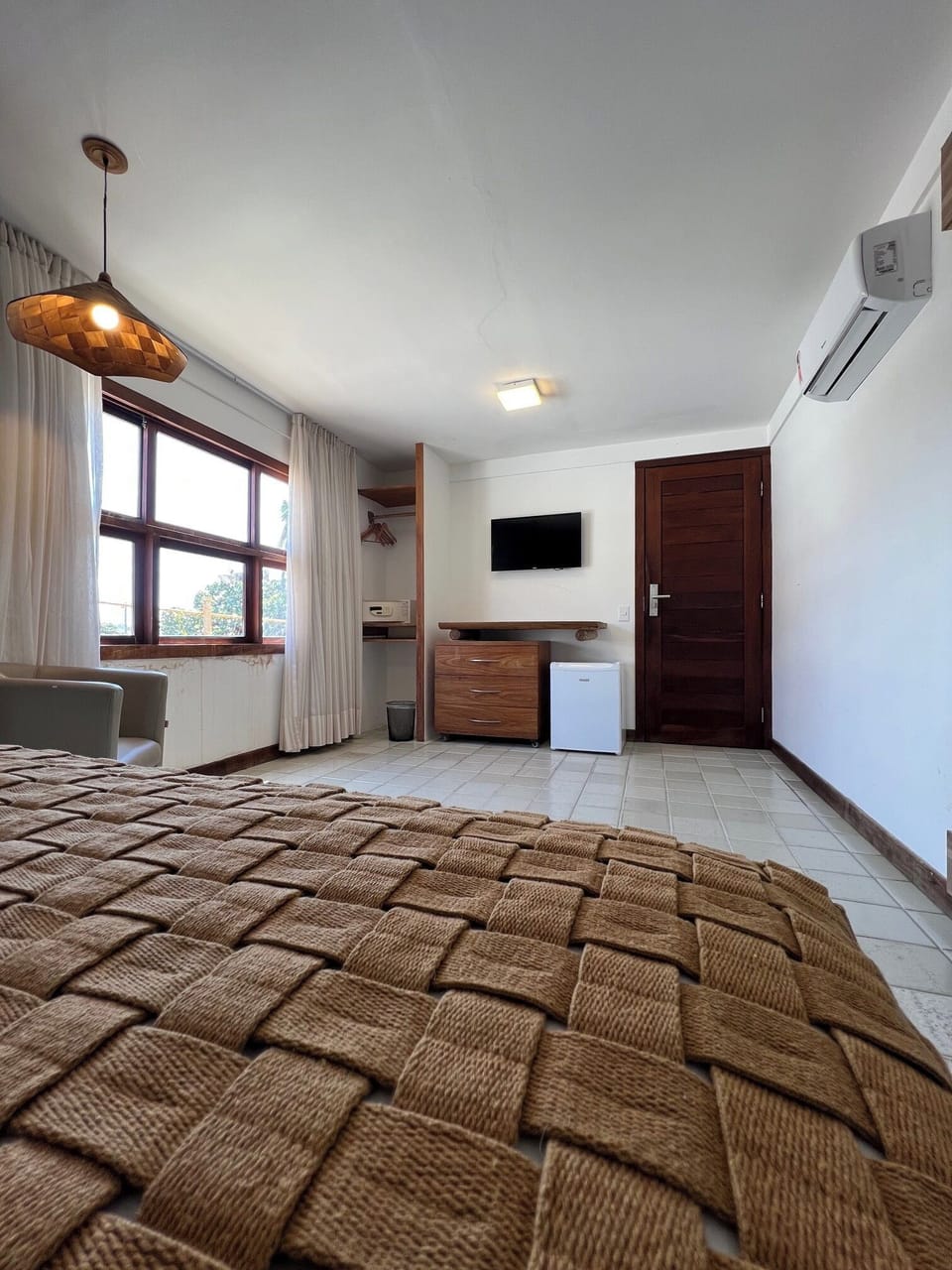 Standard Room | Minibar, in-room safe, cribs/infant beds, rollaway beds