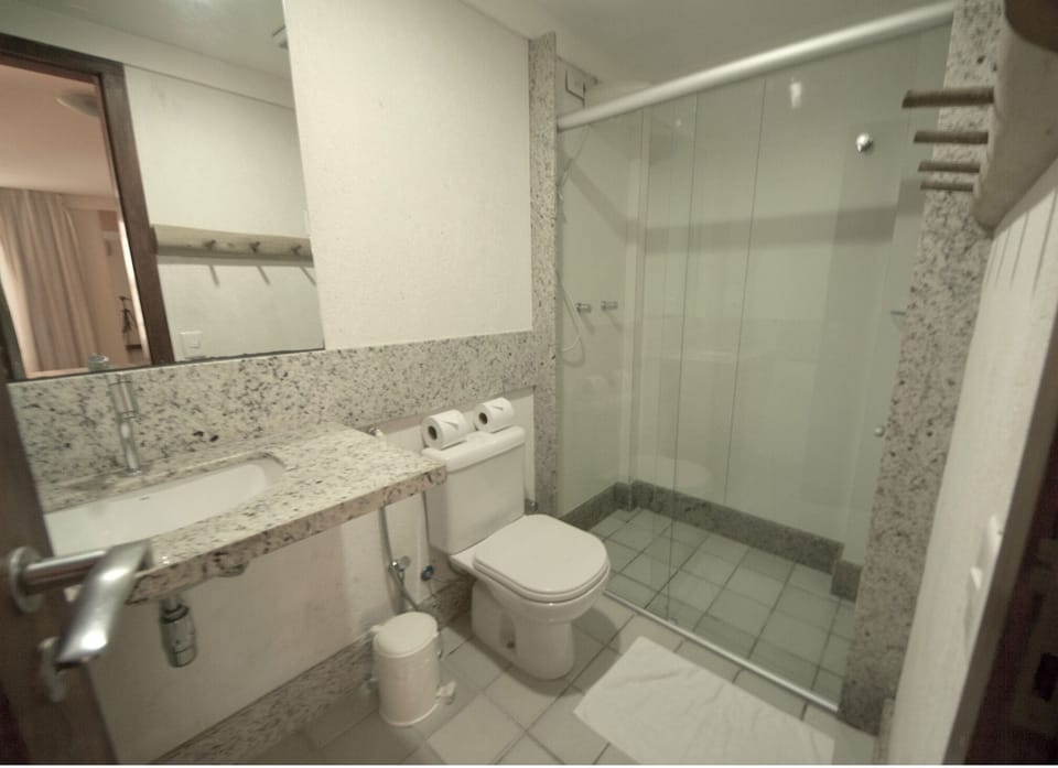 Standard Room | Bathroom | Shower, free toiletries, hair dryer, towels