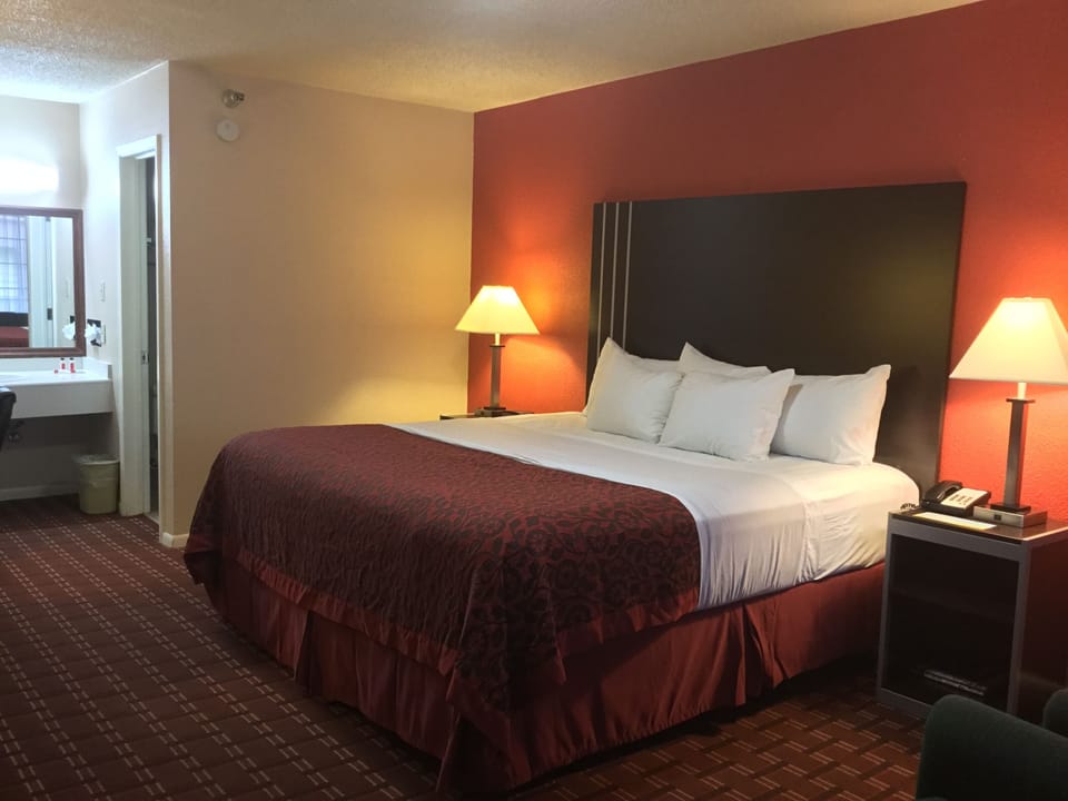 Desk, iron/ironing board, WiFi (free), bed sheets