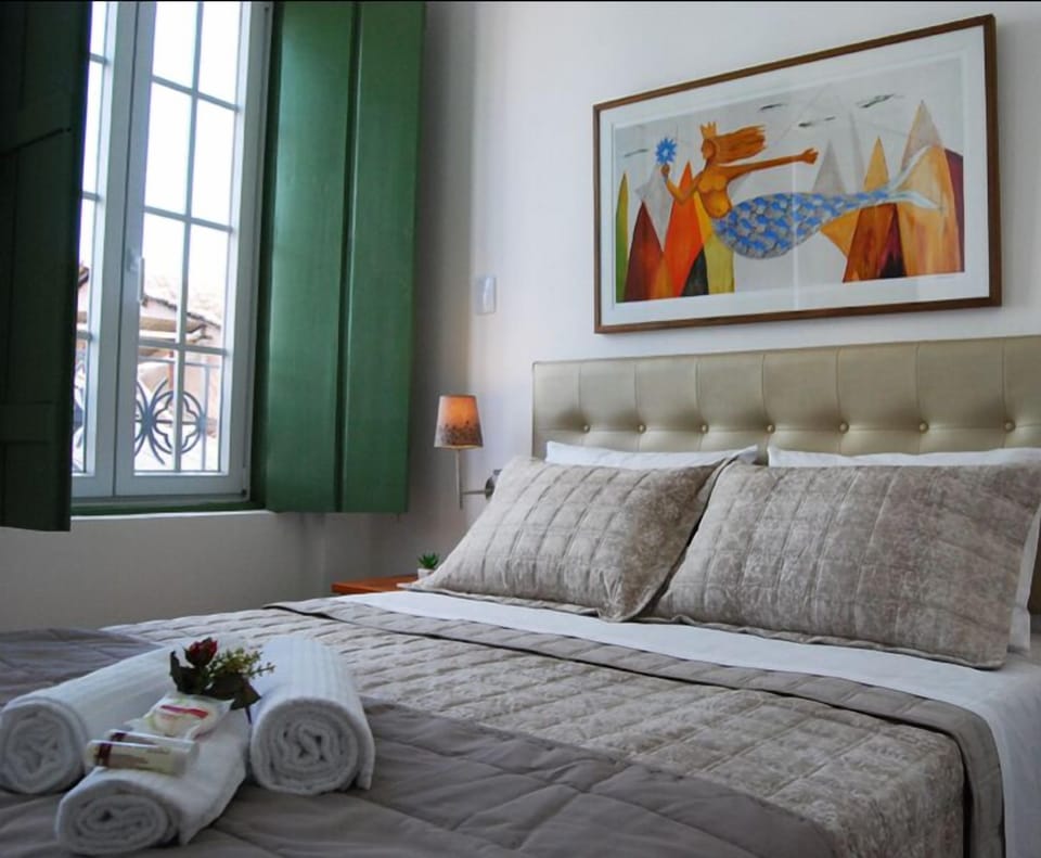 Deluxe Triple Room | Minibar, in-room safe, desk, blackout drapes