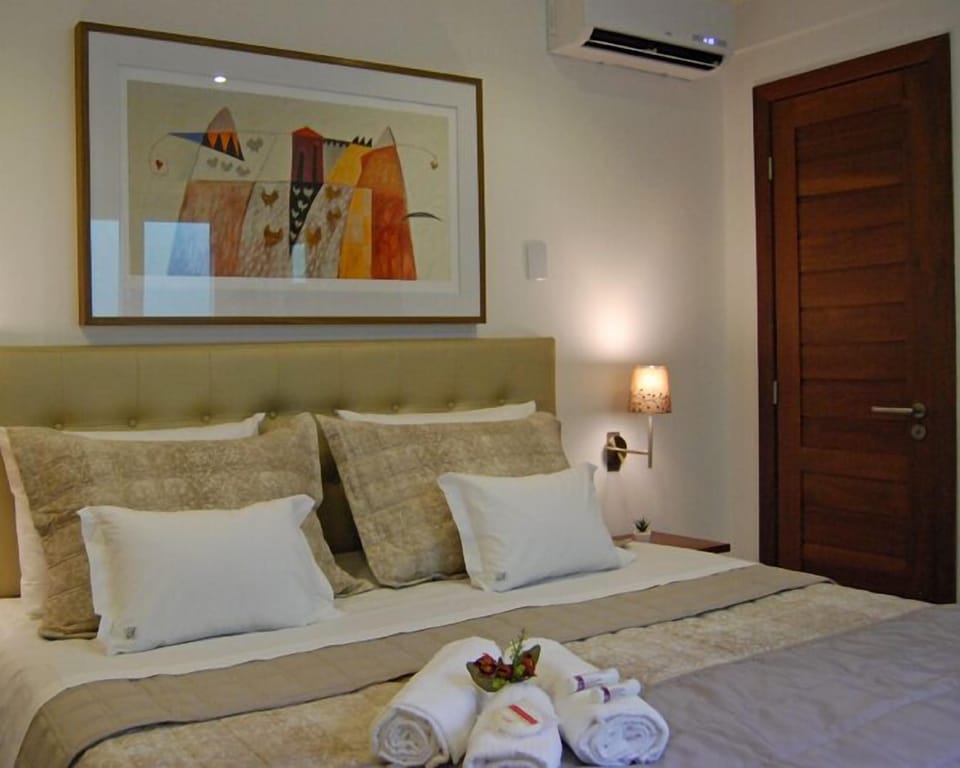 Triple Room | Minibar, in-room safe, desk, blackout drapes
