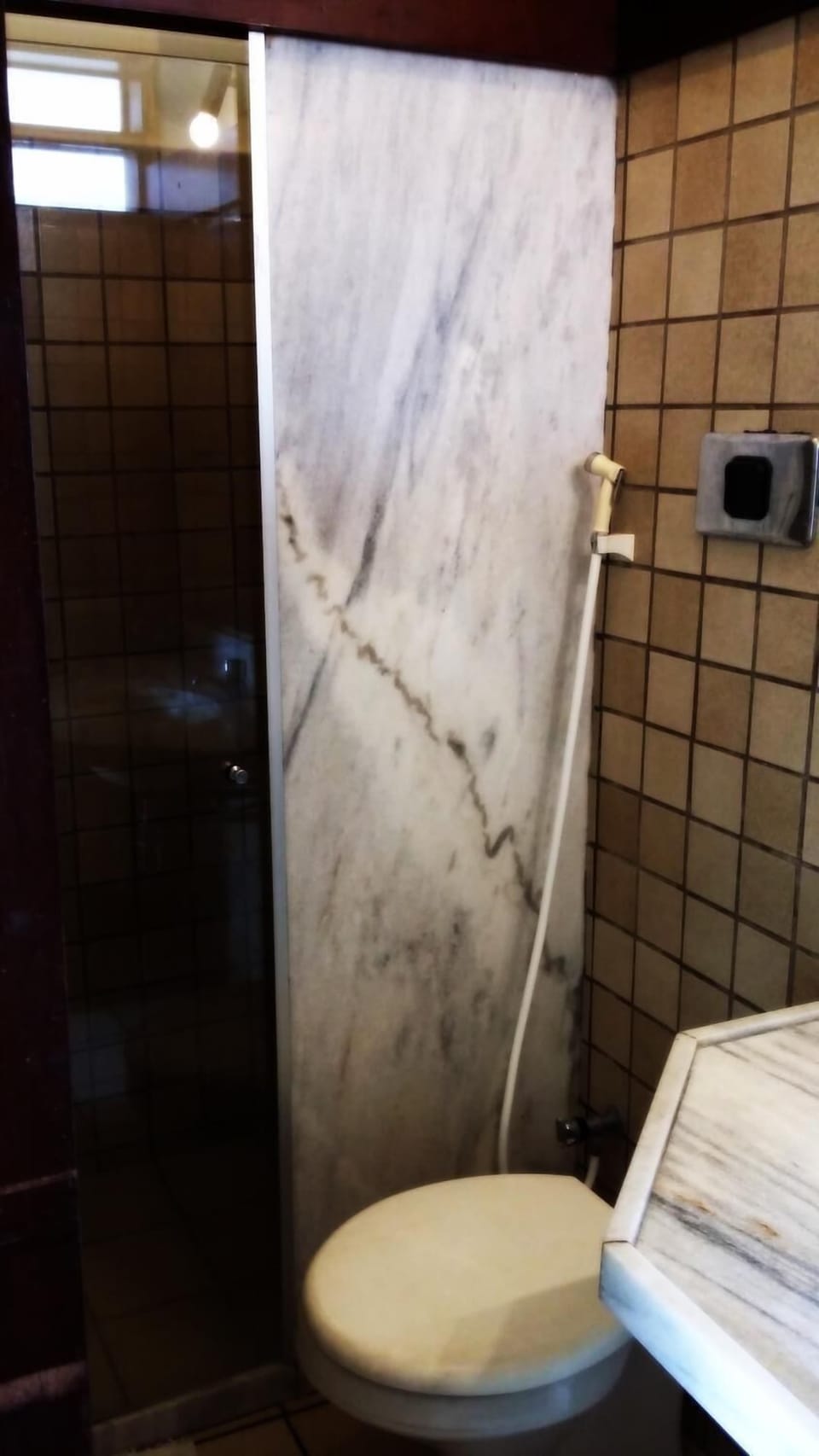 Shower, free toiletries, towels
