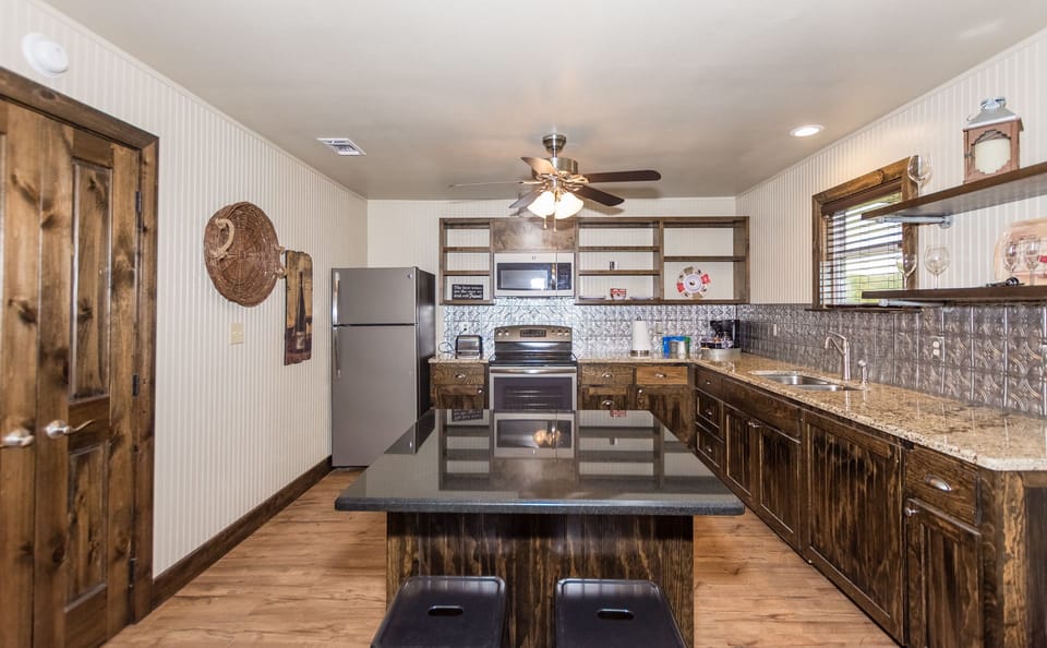 Cottage, Kitchen, Vineyard View (La Cosina) | Private kitchen | Fridge, microwave, coffee/tea maker