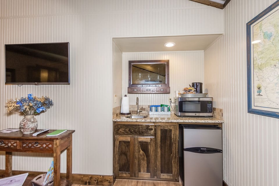 Cottage, Vineyard View (Blue Bonnet Trail) | 1 bedroom, premium bedding, in-room safe, individually decorated