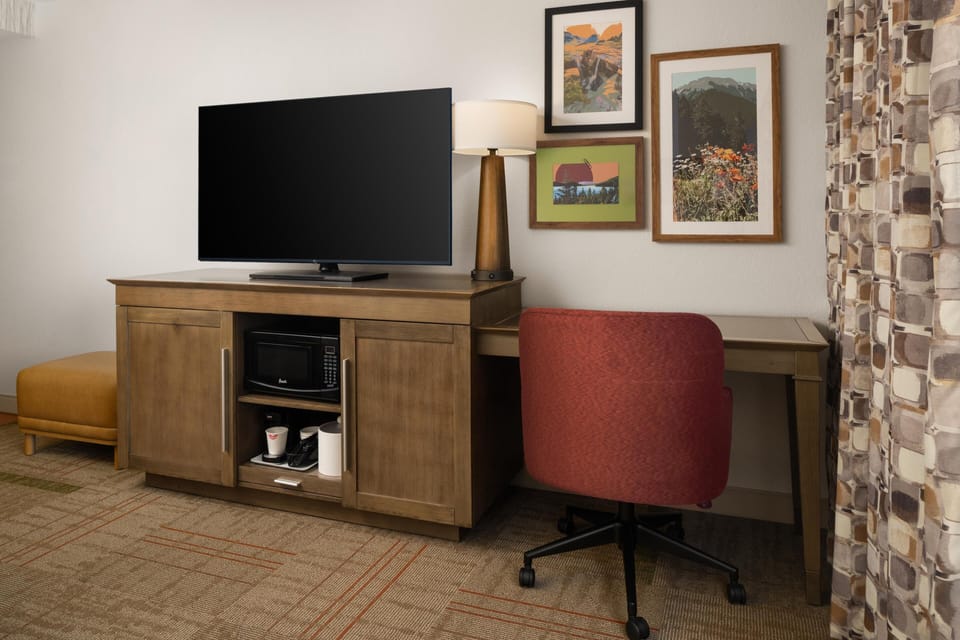 Premium bedding, desk, iron/ironing board, free cribs/infant beds