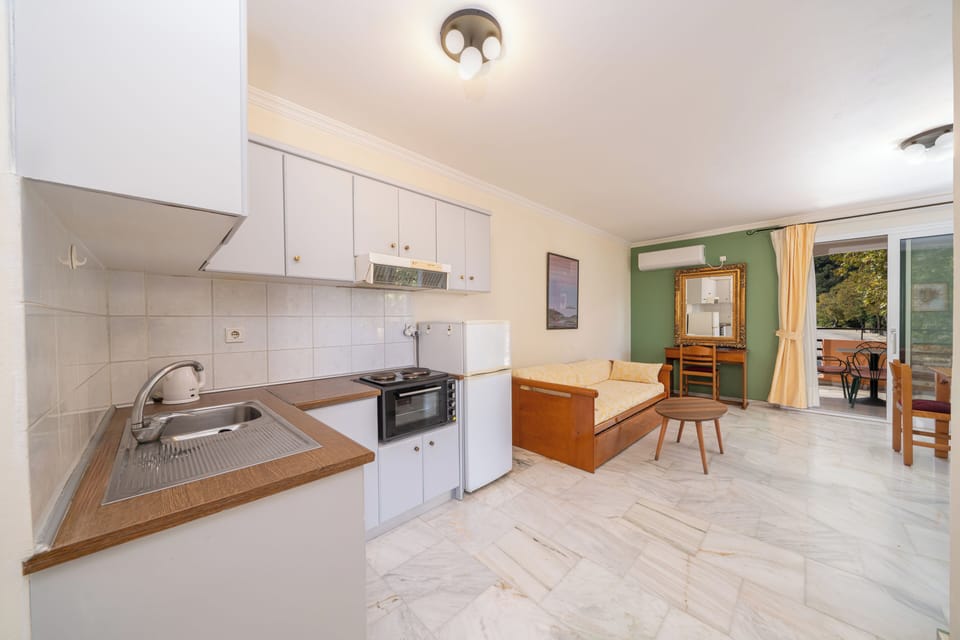 Family Apartment (Family) | Private kitchen | Fridge, stovetop, coffee/tea maker, electric kettle