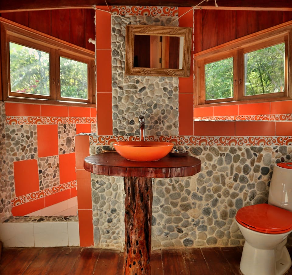 Superior Double Room | Bathroom | Shower, free toiletries, towels, soap