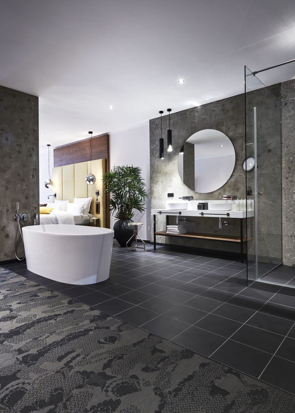 Apartment with Balcony & River view | Deep soaking bathtub