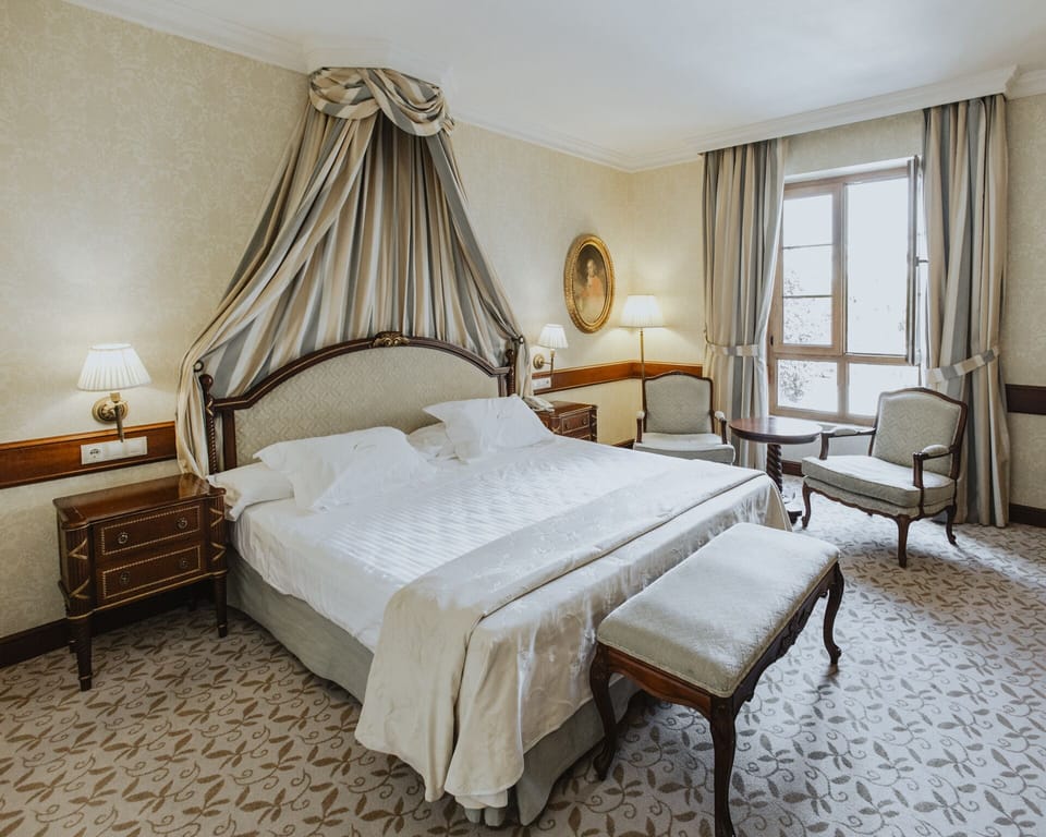 Down comforters, minibar, in-room safe, desk