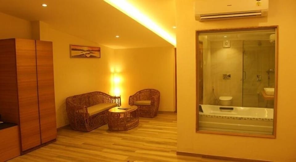 Studio | Living area | TV
