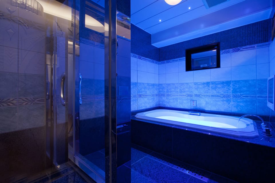 Deep soaking bathtub
