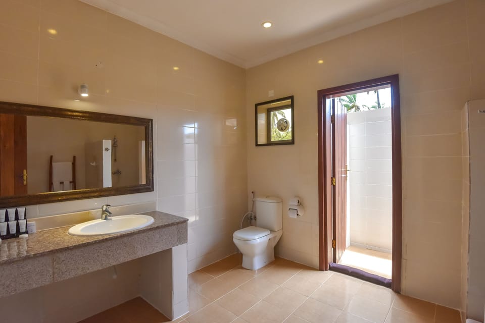 Family Villa, Multiple Beds | Bathroom | Free toiletries, hair dryer, bidet, towels
