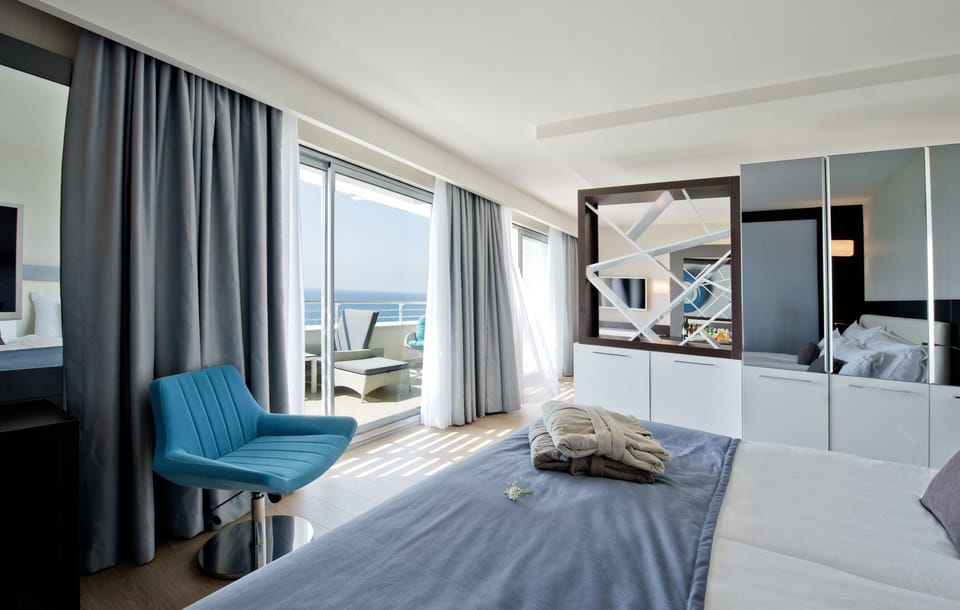 Premium bedding, minibar, in-room safe, desk