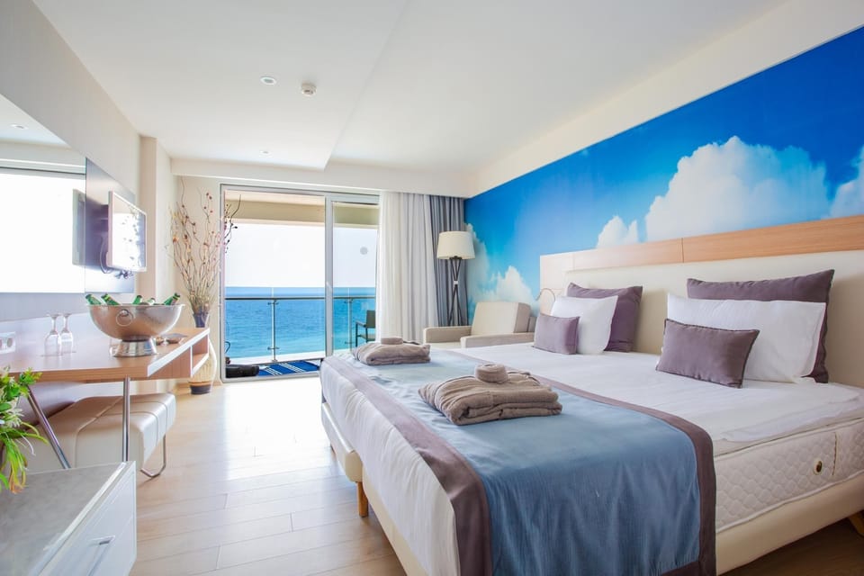 Standard Twin Room, Sea View | Premium bedding, minibar, in-room safe, desk