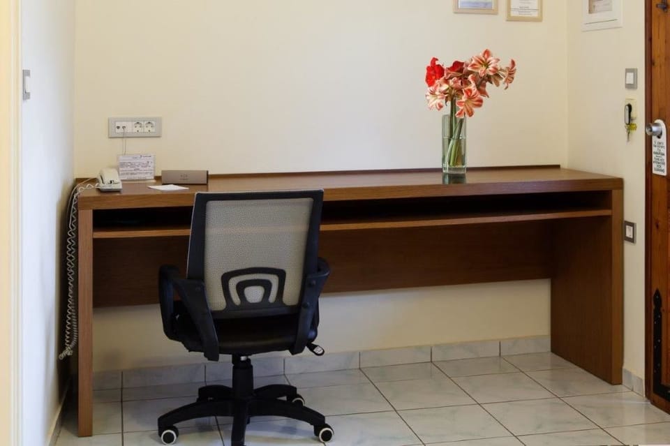 Apartment, 2 Bedrooms, Balcony, Sea View | Room amenity