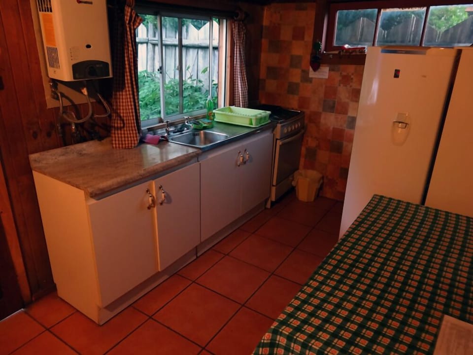 Basic Bungalow, 2 Bedrooms, Courtyard View | Private kitchen | Shared fridge